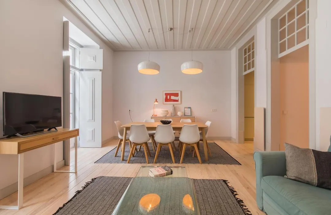 Charming 3 Bedroom Wonder Downtown By Lovelystay-1