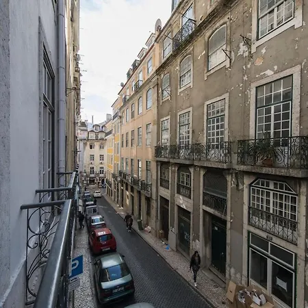 Charming 3 Bedroom Wonder Downtown By Lovelystay-2