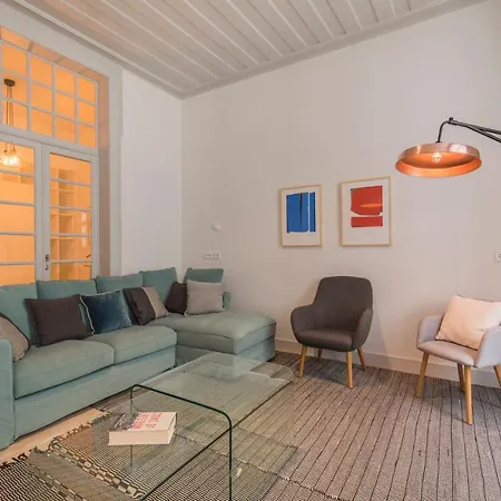 Charming 3 Bedroom Wonder Downtown By Lovelystay-3